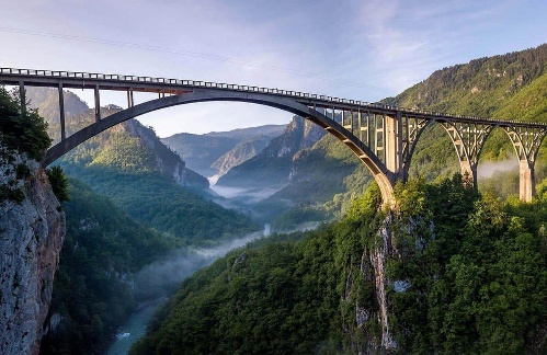 Tara Bridge boven de canyon